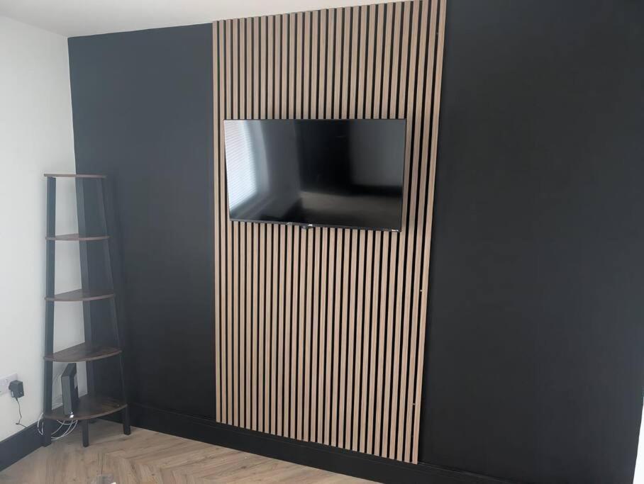 Modern 3Br Home - Private Parking - Tv In Every Bedroom Swansea Extérieur photo