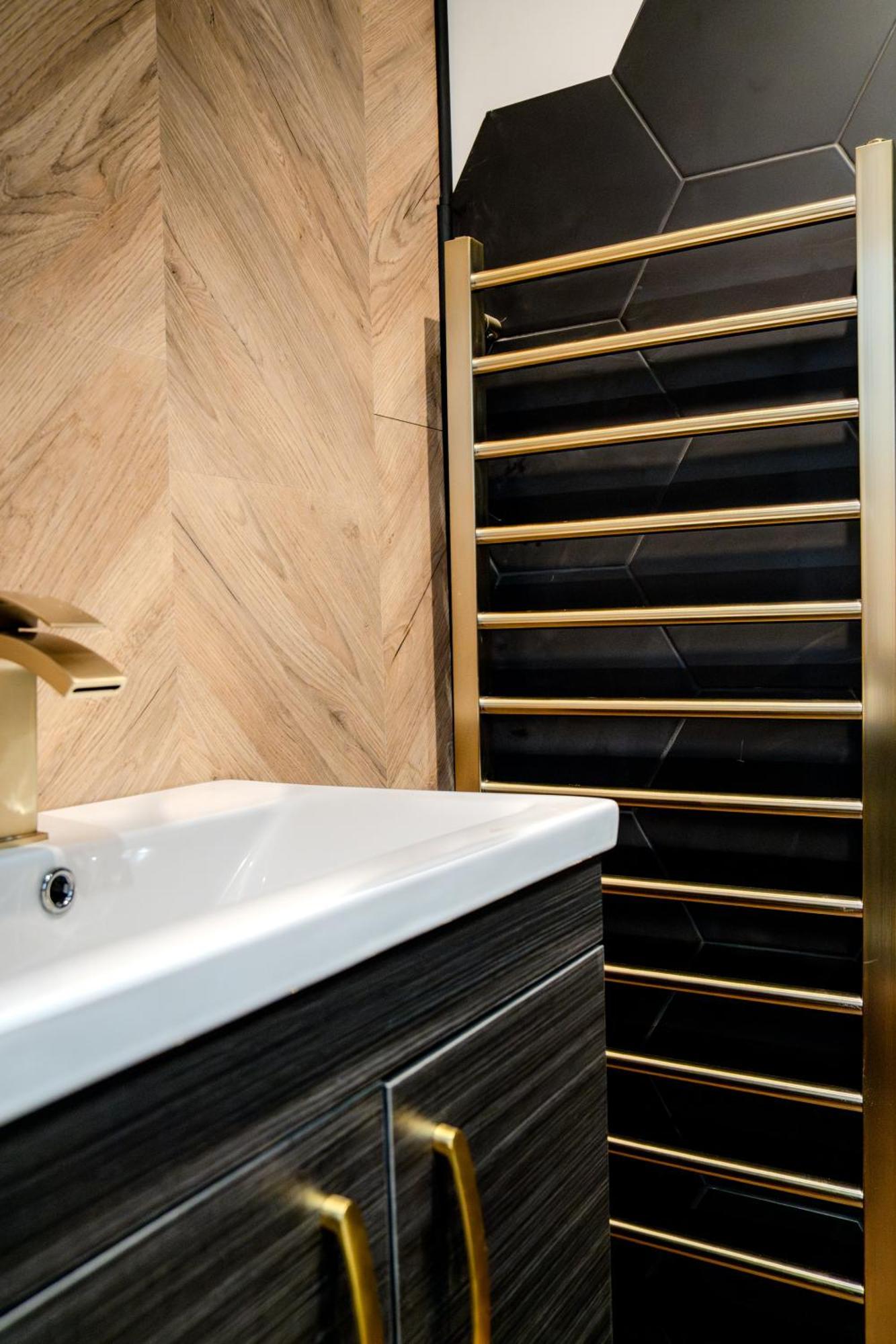 Modern 3Br Home - Private Parking - Tv In Every Bedroom Swansea Extérieur photo