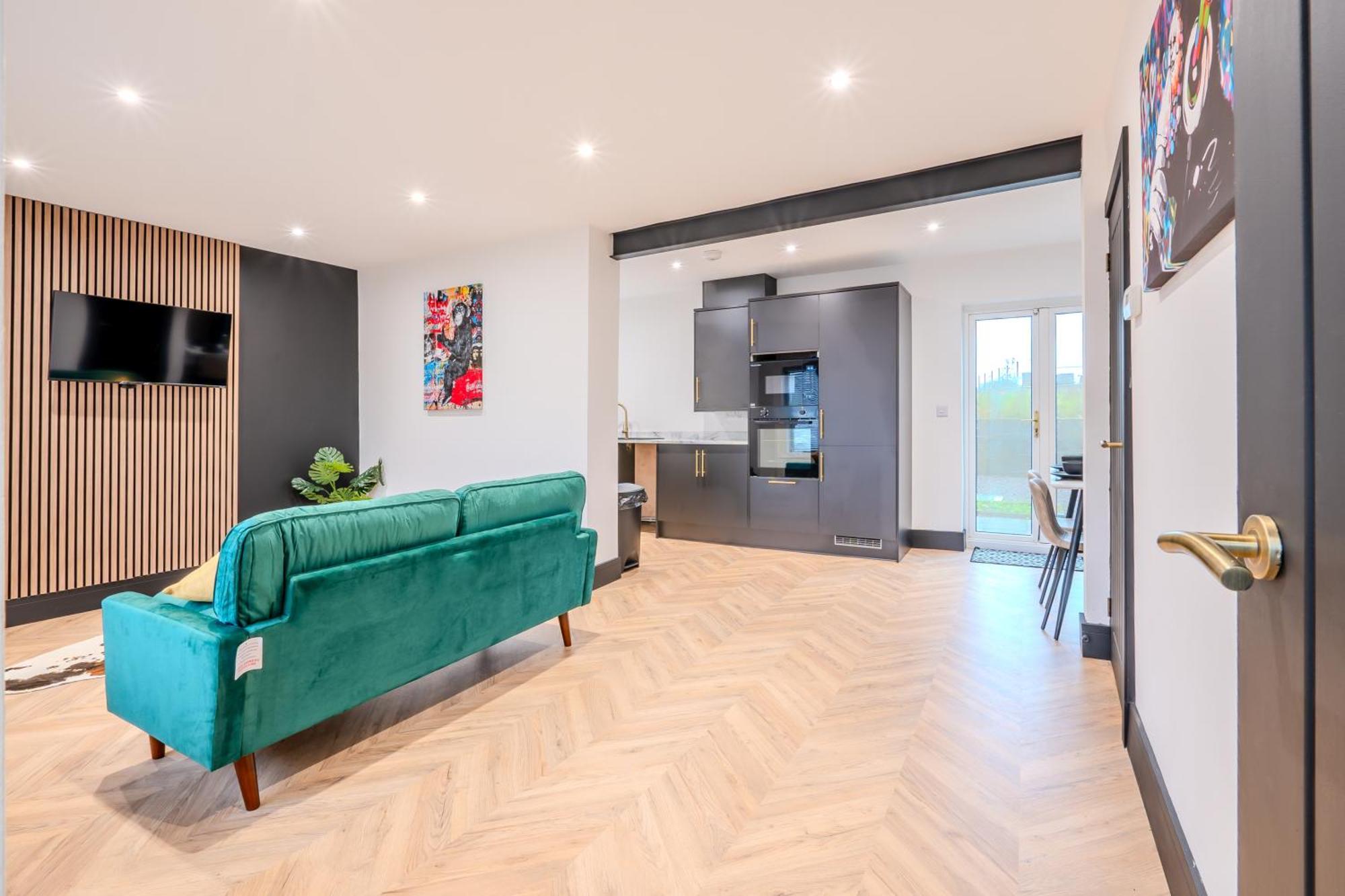Modern 3Br Home - Private Parking - Tv In Every Bedroom Swansea Extérieur photo